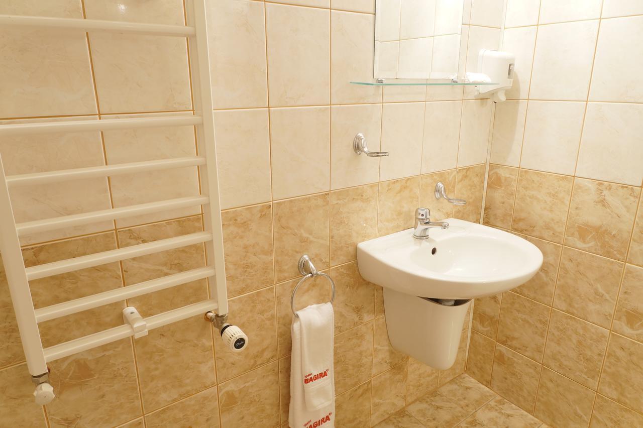 Hotel Bagira Казанлък Стая снимка